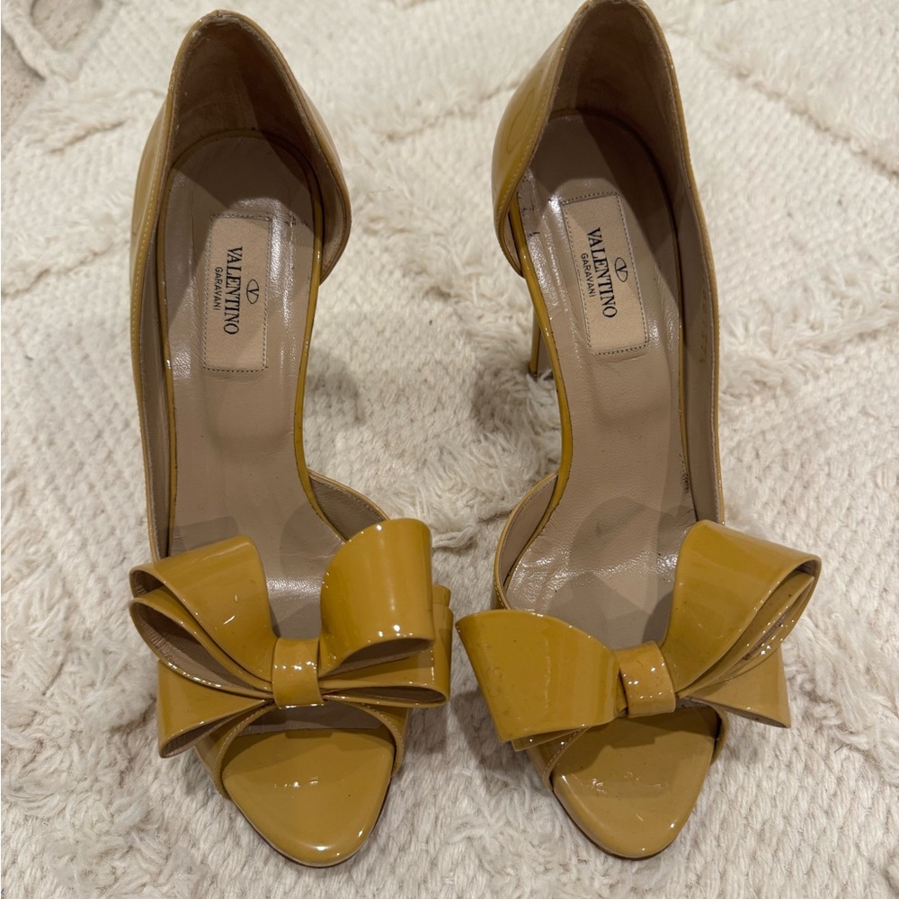 Authentic Valentino Garavani Couture Patent Leather Bow D'orsay Peep Toe Pump